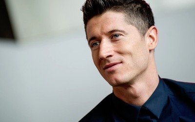 AK体育热议-布迪米尔助攻队友凌空抽射